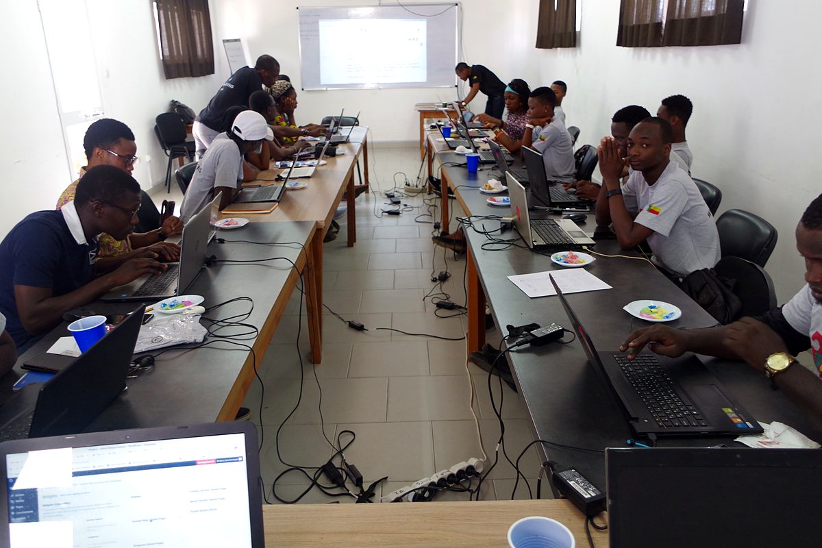 Session de travail et de formation collective au Bénin